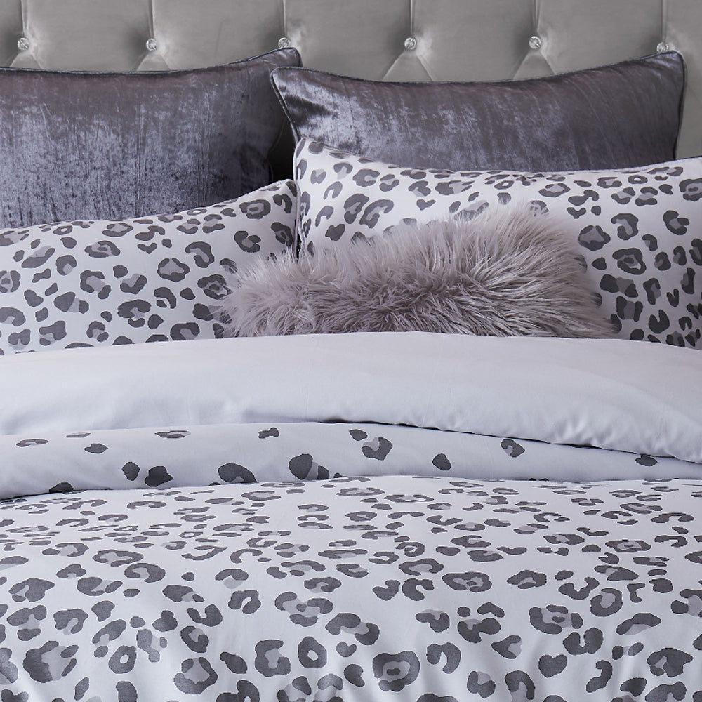 Glam Pearl Leopard Comforter Set