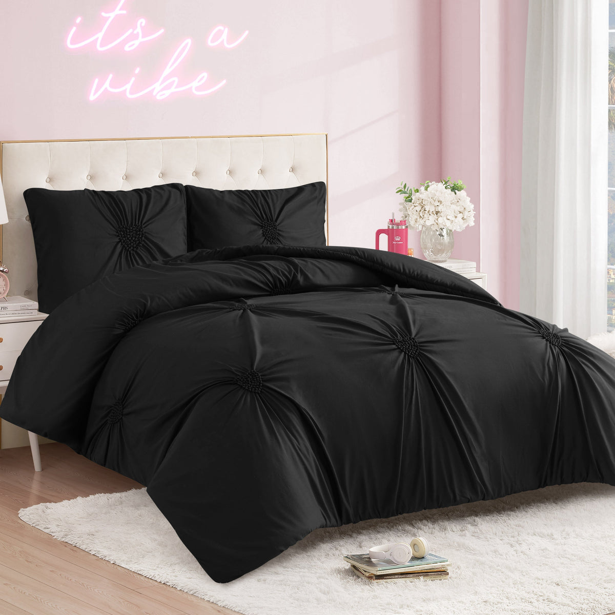 Glam Amora Gathered Heart Comforter Set
